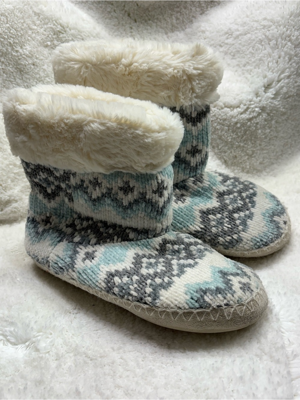 Cozy Faux-Fur Lined Knit Slipper Boots - Cream & Light Blue Women’s Size Small